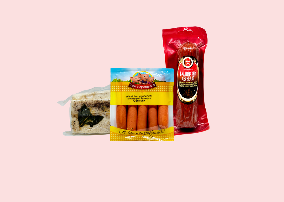Charcuterie slave – assortiment de lard salé, saucisses et servelat fumé