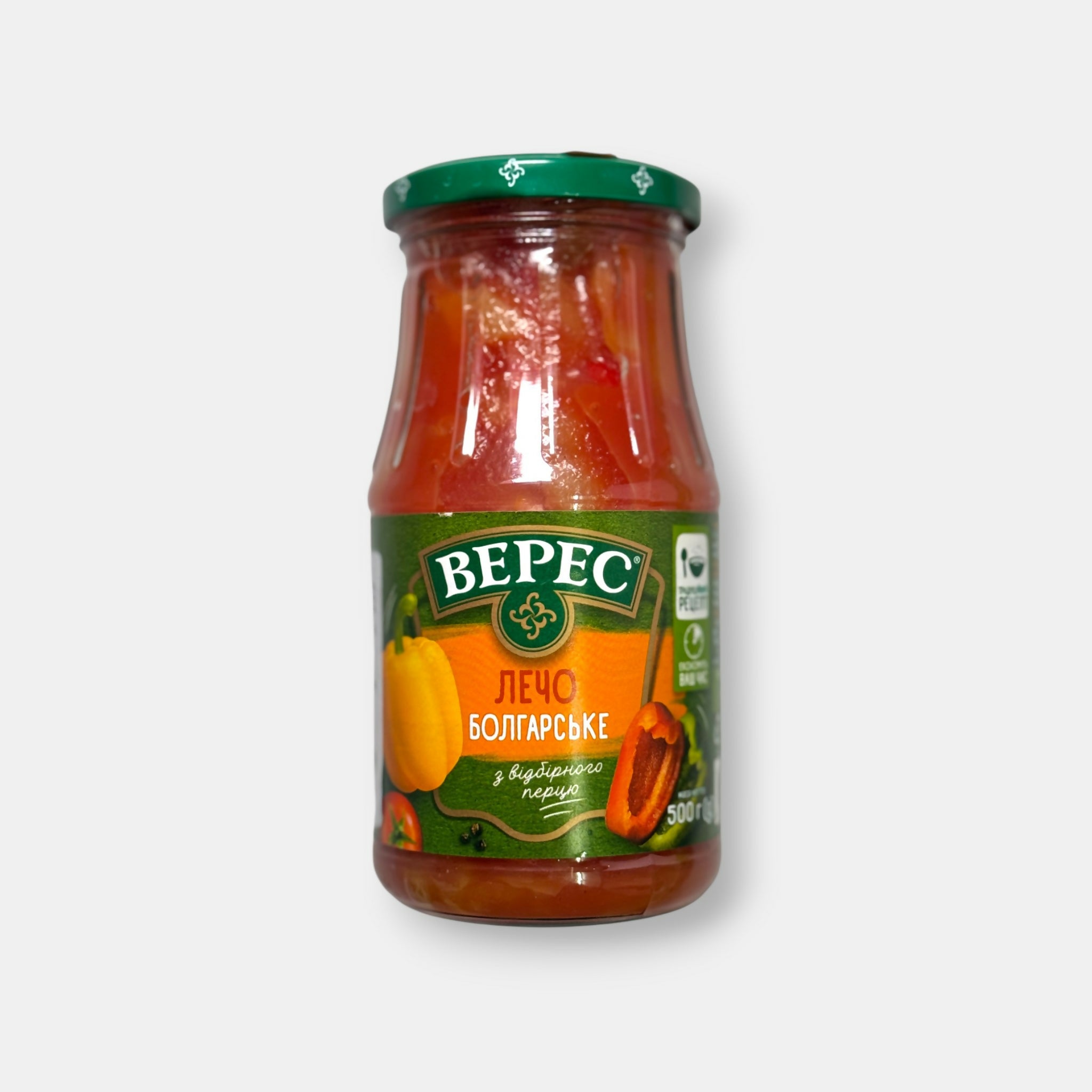 Bocal de lecho bulgare “Veres”, mélange de poivrons et légumes mijotés en sauce tomate, bocal en verre avec étiquette verte, disponible chez Pomo.bio, épicerie slave à Paris.