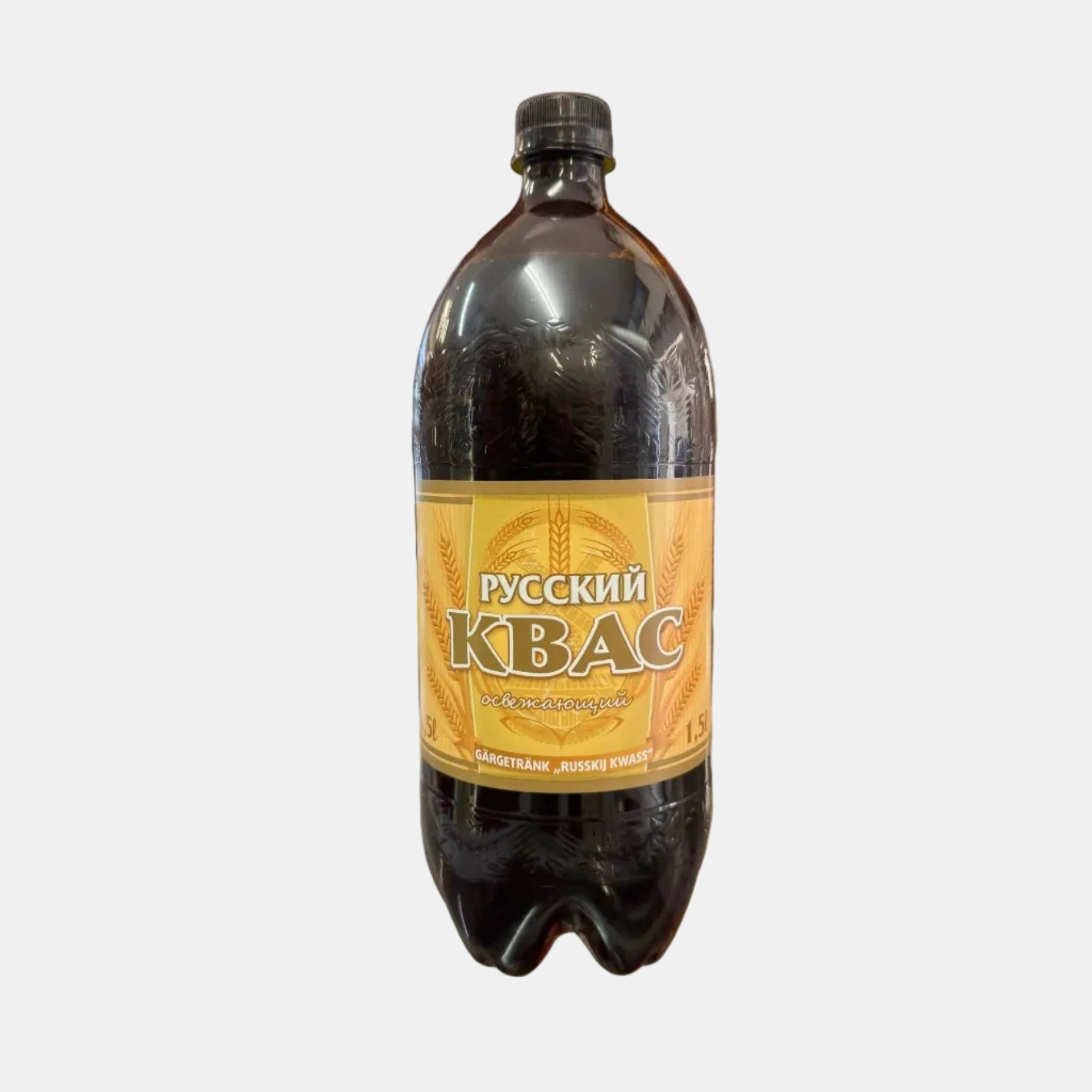 Bouteille de kvas russe traditionnel 1,5 L, boisson fermentée à base de pain de seigle, vue de face