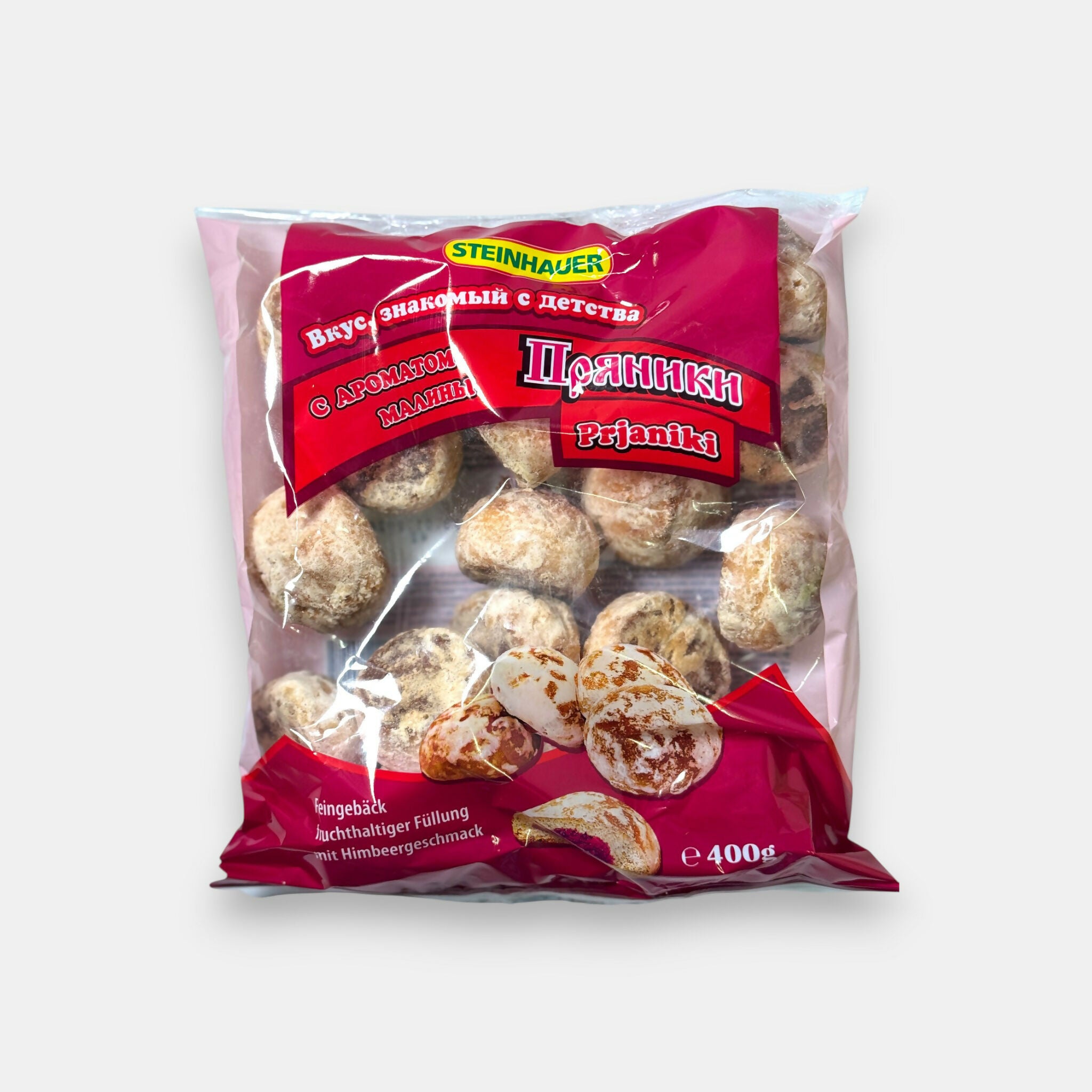 Sachet de pryaniki fourrés à la framboise “Steinhauer”, pains d’épices glacés présentés en emballage rouge, disponible chez Pomo.bio, épicerie slave à Paris.