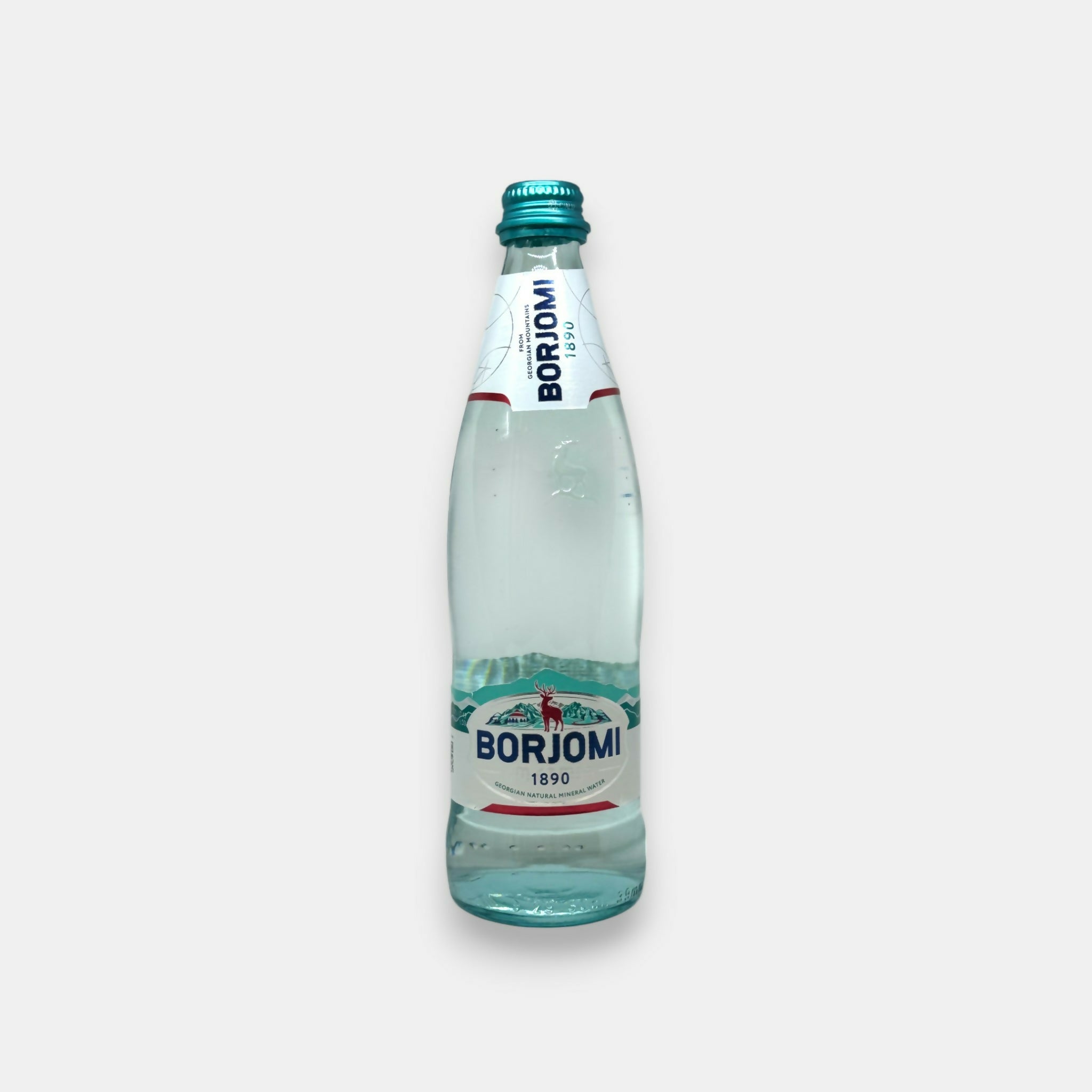 Bouteille en verre Borjomi 0,5 L eau minérale gazeuse naturelle d'origine géorgienne, vue de face