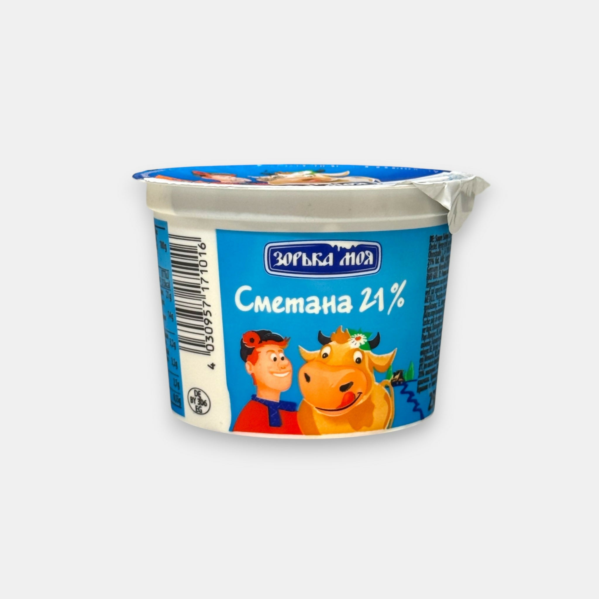 Pot de crème aigre «Zorka Moya» 21 %, 250 g — crème épaisse et onctueuse, parfaite pour accompagner les pelmenis, soupes et plats faits maison. Disponible sur Pomo.bio.