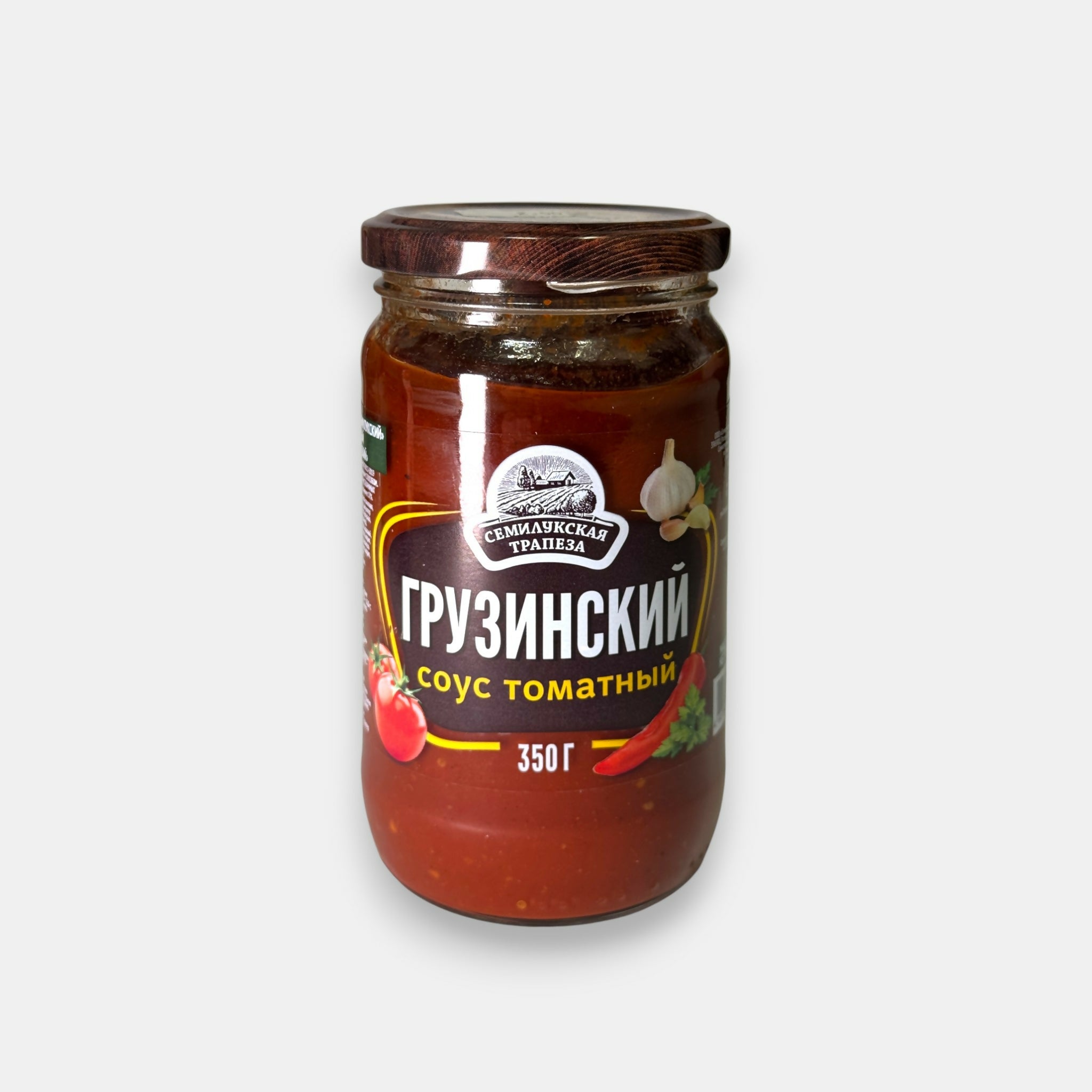 Bocal de sauce tomate géorgienne «Semiloukskaia Trapeza», 350 g — sauce épicée à base d’ail, coriandre et khmeli-suneli, idéale pour la viande et les grillades. Disponible sur Pomo.bio.