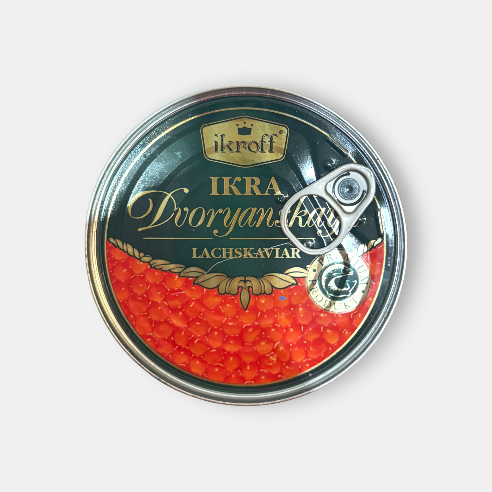 Boîte de caviar de saumon rose en vue rapprochée, présentation du couvercle, épicerie russe à Paris Pomo.bio.